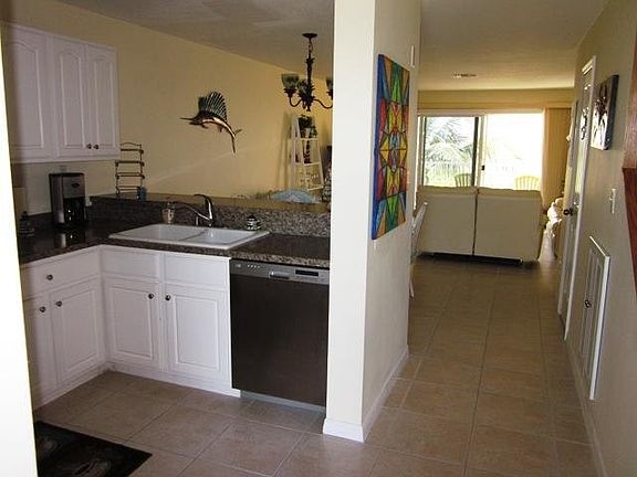 3rd image of 1550 S Ocean Dr APT A6
