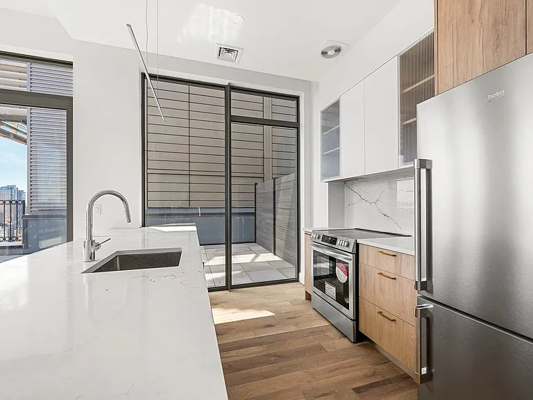 69 Adams St #23E — Photo 4
