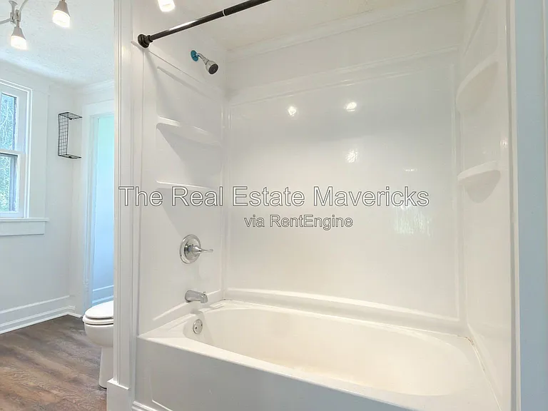 404 N Seminole Dr — Photo 9