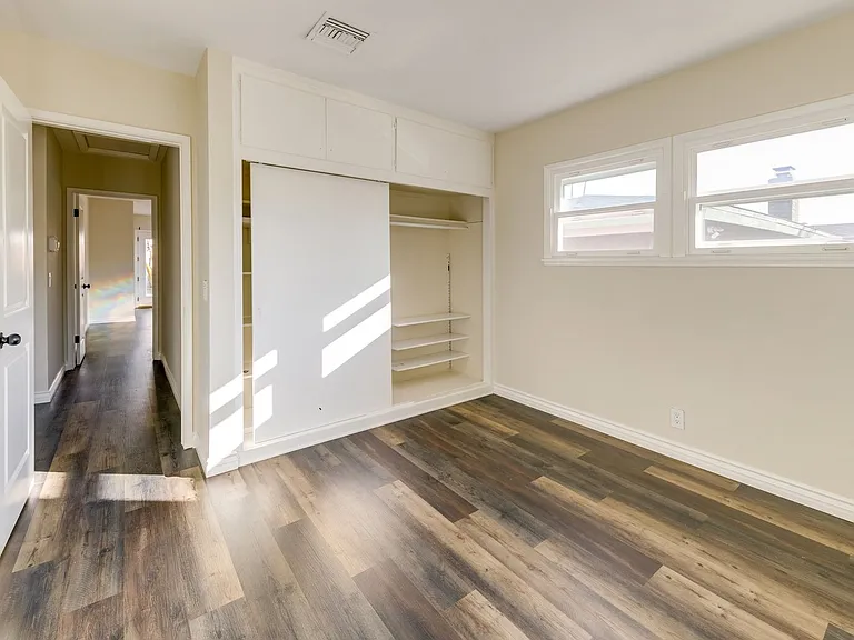 10608 S 8th Ave — Photo 24