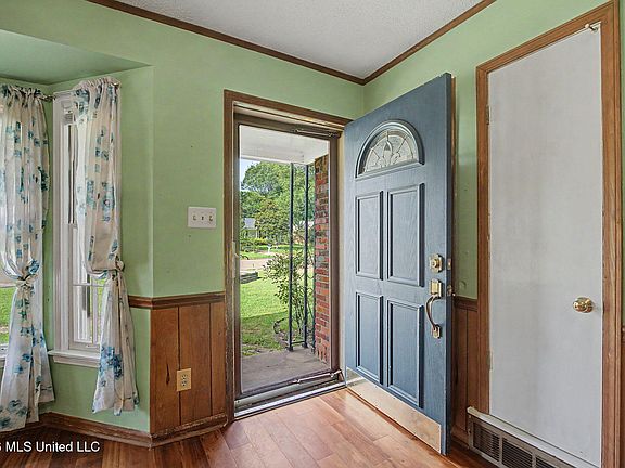 4th image of 2118 Cedarcrest Dr N