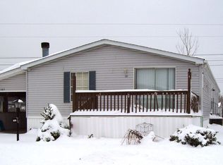 1305 Ridgewood Dr, Lockport, NY 14094