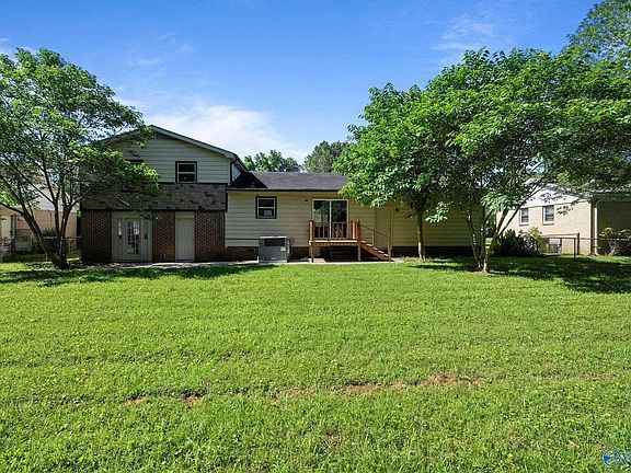5th image of 5013 Lori Cir NW