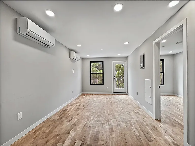 1378 Inwood Ave #101 — Photo 8