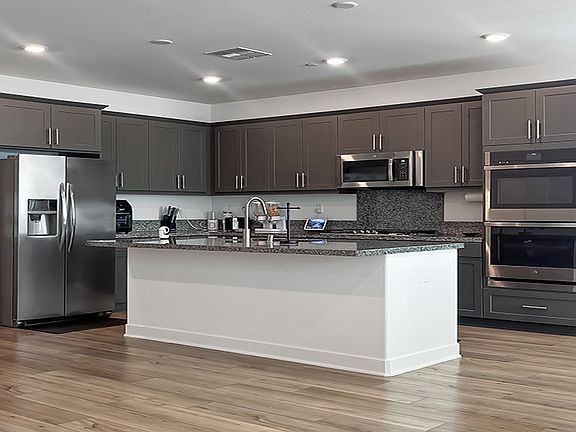 4th image of 2528 Yellowstone Way