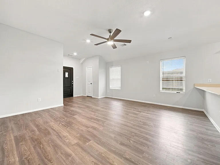 19114 Sangro Dr — Photo 7