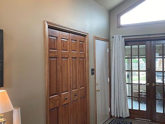 2nd image of 9605 E Oakridge Dr