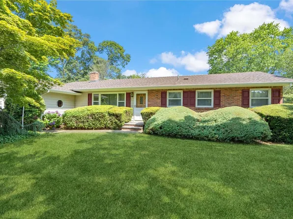 27 Montauk Drive, Bay Shore, NY 11706