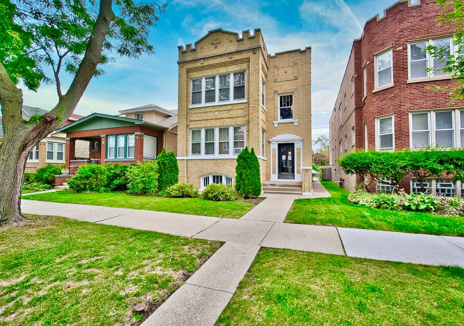 3 bed, 1.5 bath, 1111 sqft, $2,700 — Photo 1