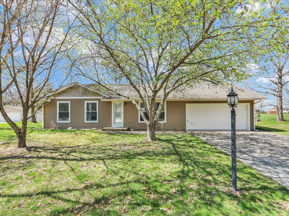 1113 S Herriott Ct, Mahomet, IL 61853