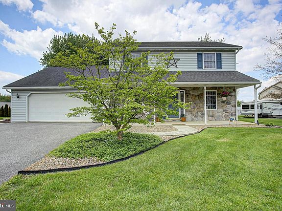 3rd image of 322 Elmont Cir