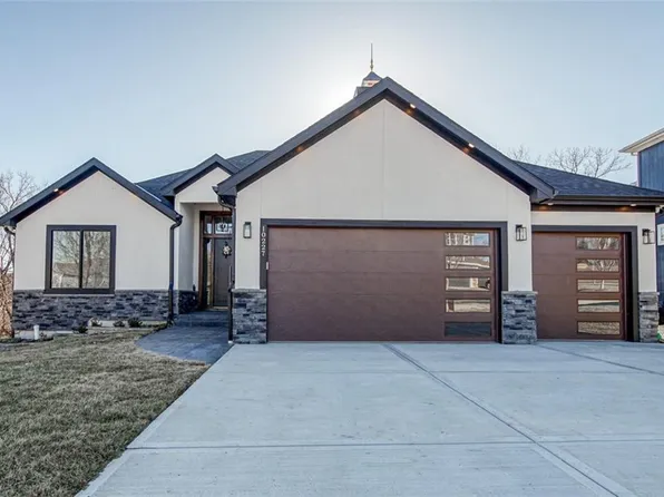 10227 N Miller Ln, Kansas City, KS 66109