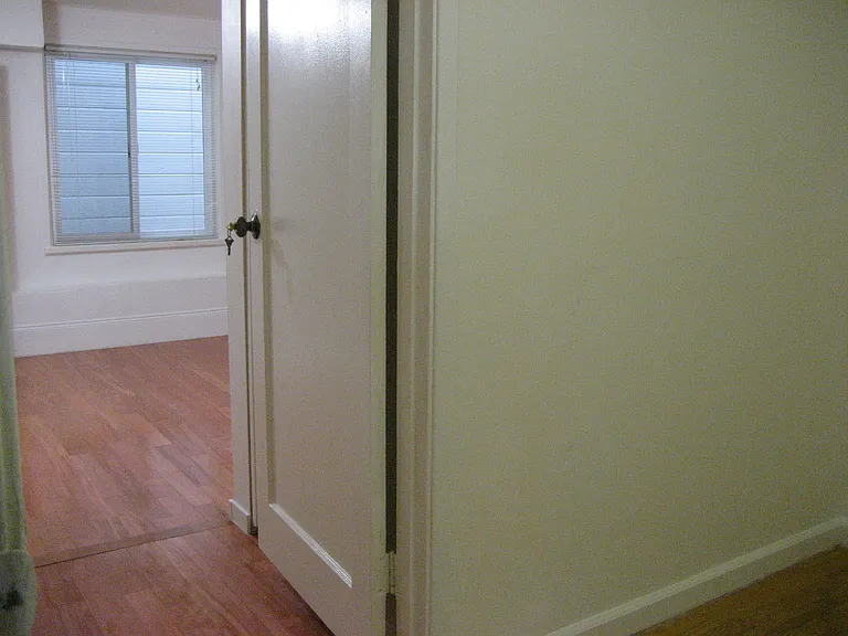 2061 32nd Ave — Photo 6