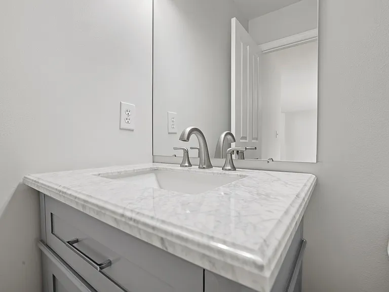 6447 Walnut Fork Dr — Photo 23