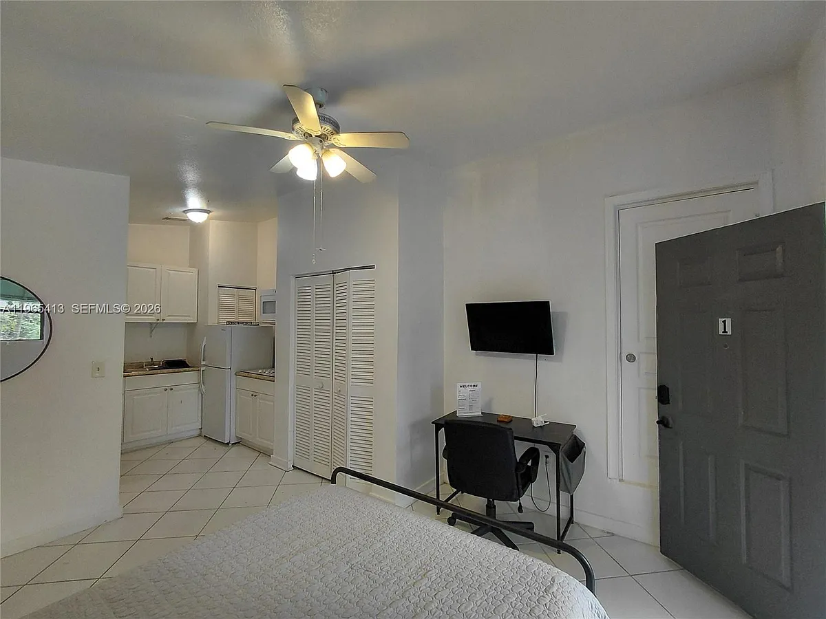 Building Photo - 1050 NE 82nd St #1