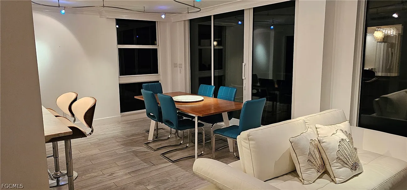 2 bed, 2.0 bath, 1675 sqft, $12,000 — Photo 4