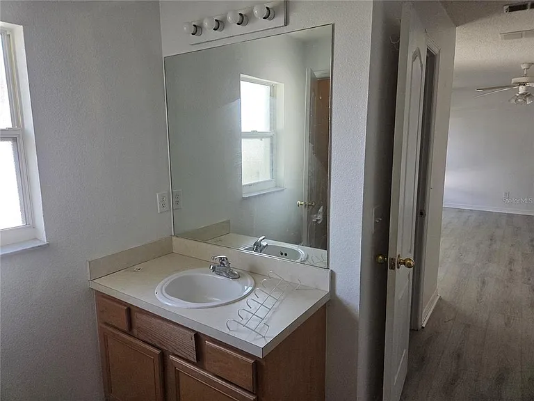 407 Arkansas Ct — Photo 14