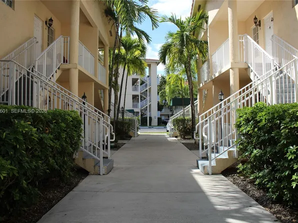 6962 NW 179th St, Hialeah, FL
