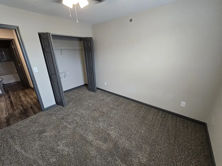 College Village — Photo 38
