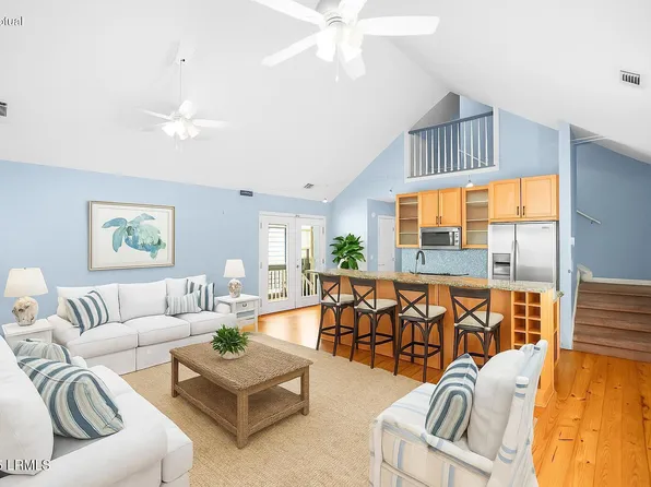 635 16th St, Port Royal, SC 29935