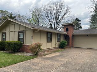 831 W Valley Ct, Springfield, MO 65807