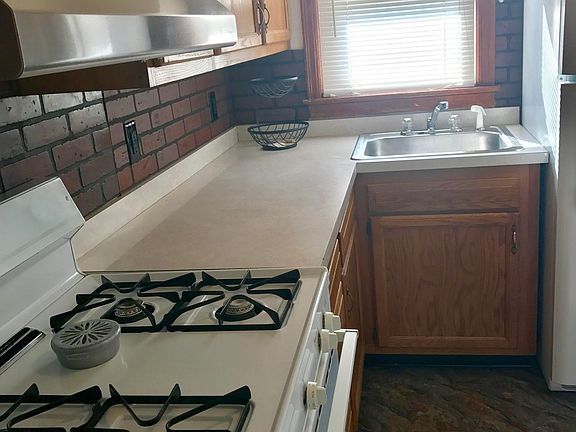 3rd image of 2402 Bradley Ave #2