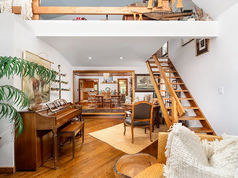 529 Peconic Bay Blvd — Photo 23