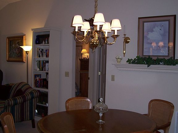 3rd image of 423 Carrera Dr