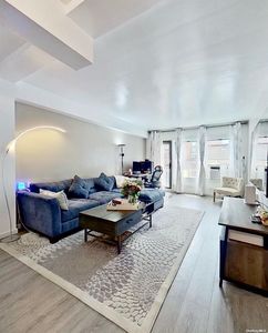 40 Schenck Ave #3D, Great Neck, NY, 11021