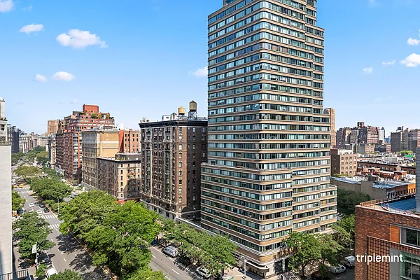 Sold by Triplemint | media 25