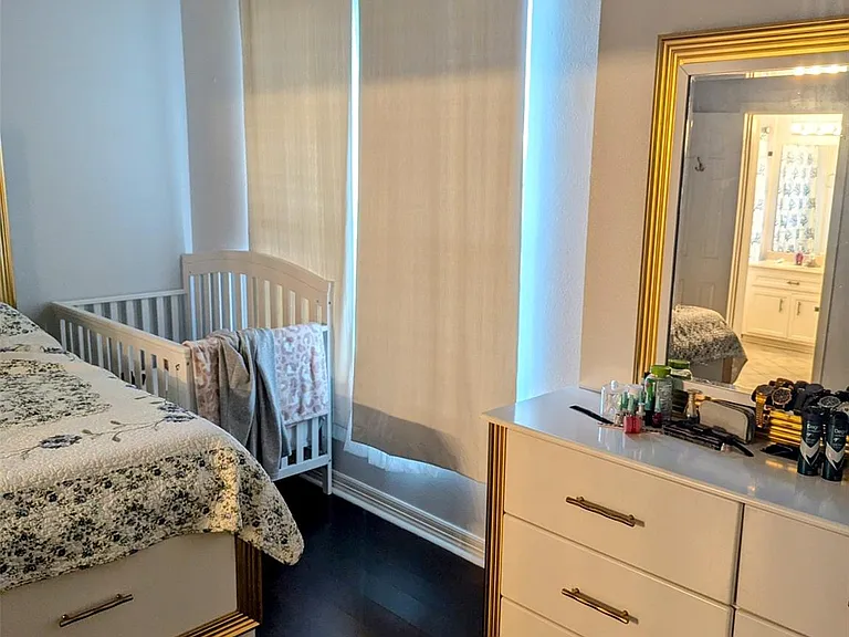 2402 Raintree Village Dr — Photo 11