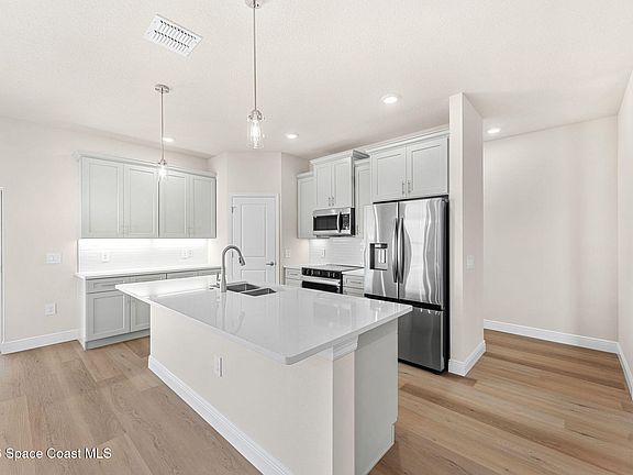 5th image of 2367 Hagoplan Ave SW