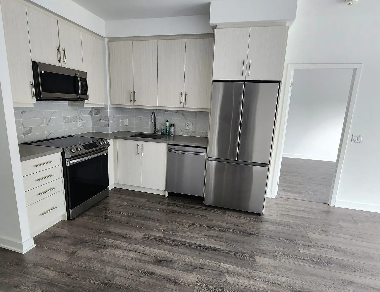 2 bed, $2,900 — Photo 4