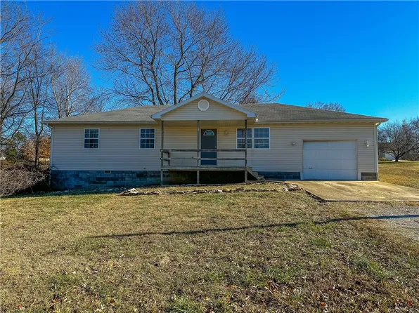 318 Elm St, Washburn, MO 65772