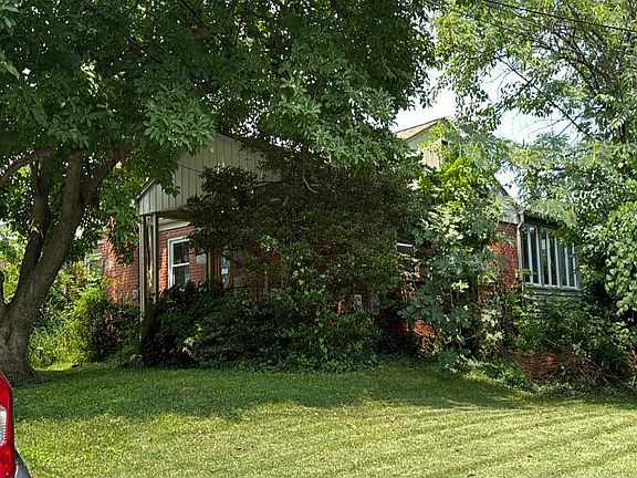 2nd image of 405 Harding Dr