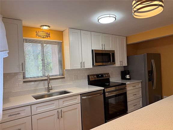 3rd image of 5113 Azalea Dr