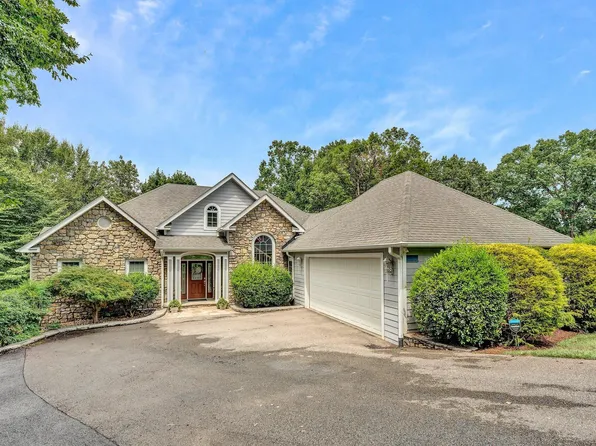 130 Starboard Ln, Moneta, VA 24121