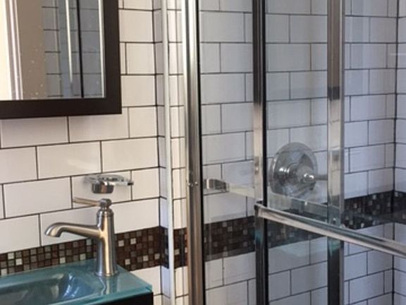 4th image of 305 Grove St APT 1L