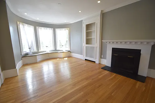 1402 Beacon St Photo 1