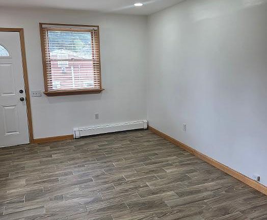 4th image of 11 Manhattan Pl