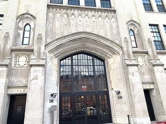 Rented by Tapiro Realty | media 24