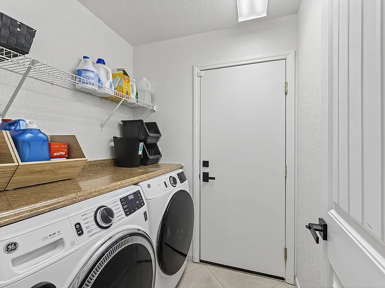 10847 Iona Island Ave — Photo 5
