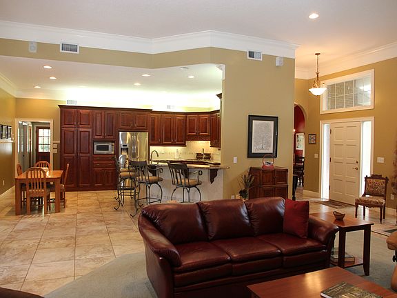3rd image of 880 White Eagle Cir
