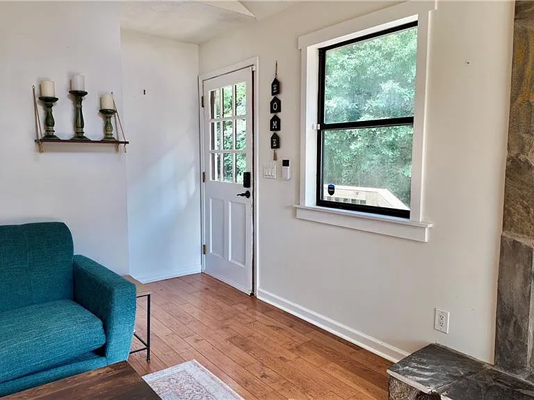 947 Lake Dr — Photo 9