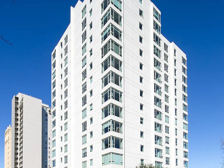 1000 Chestnut Street Apartments — Photo 1