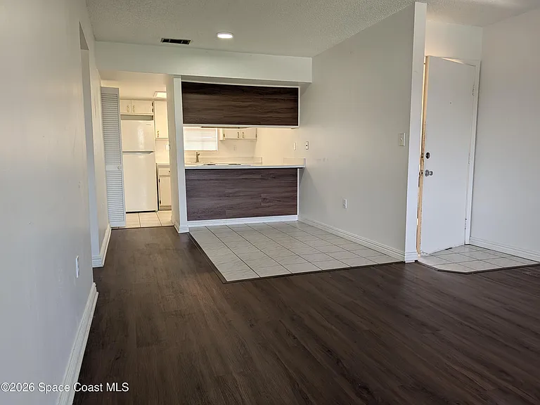 217 Bristol Ln — Photo 3
