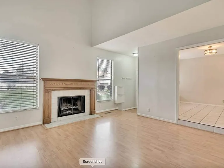 8758 S Oakwood Park Cir — Photo 2