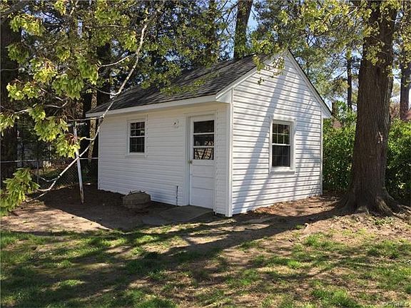 3rd image of 2821 Dellrose Ave