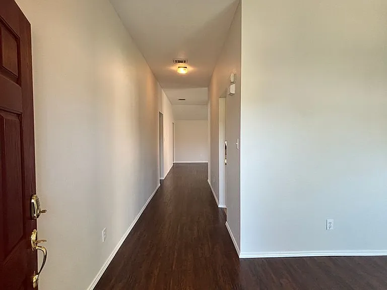 2748 Wakecrest Dr — Photo 4