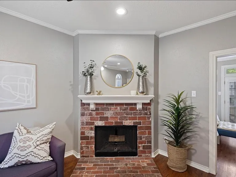 6318 Richmond Ave — Photo 8